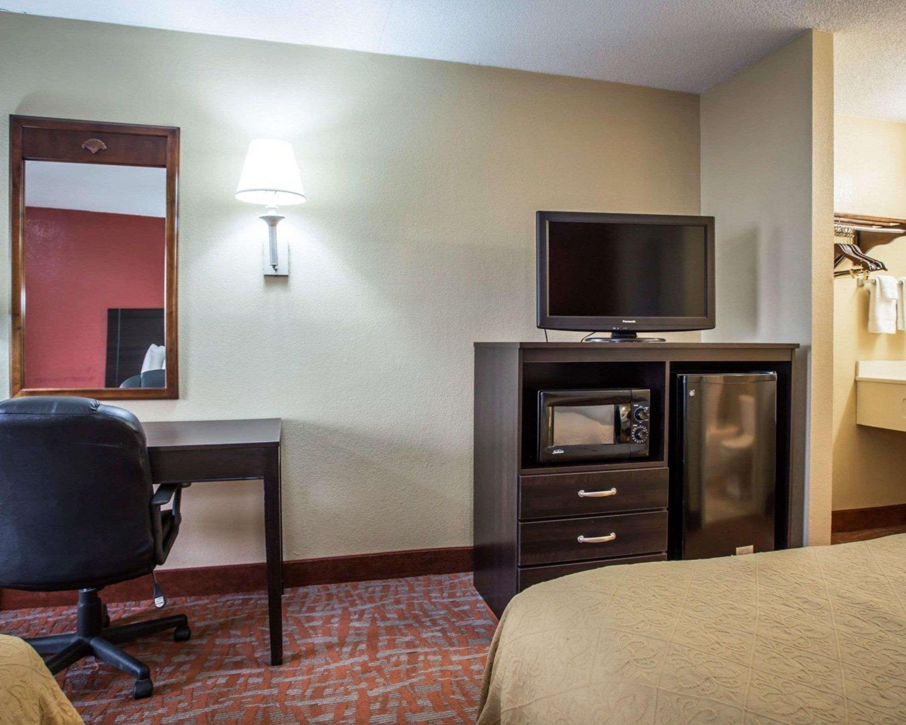 Quality Inn & Suites Monroe Εξωτερικό φωτογραφία
