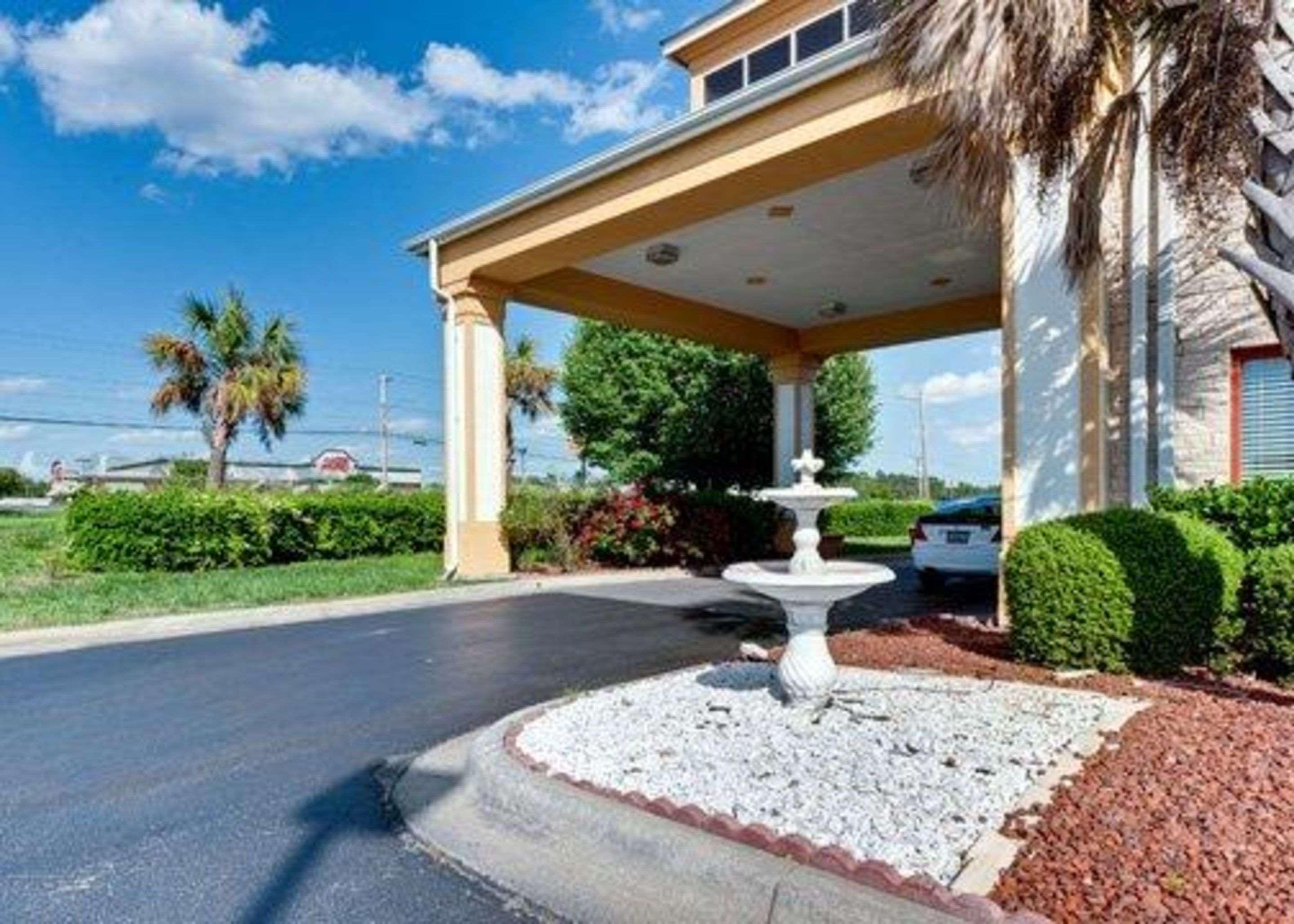 Quality Inn & Suites Monroe Εξωτερικό φωτογραφία