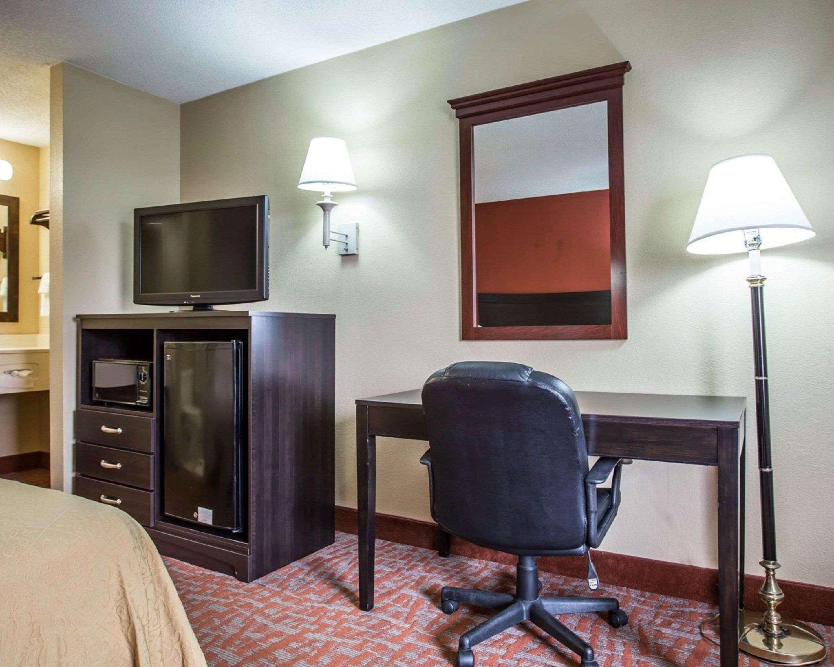 Quality Inn & Suites Monroe Εξωτερικό φωτογραφία