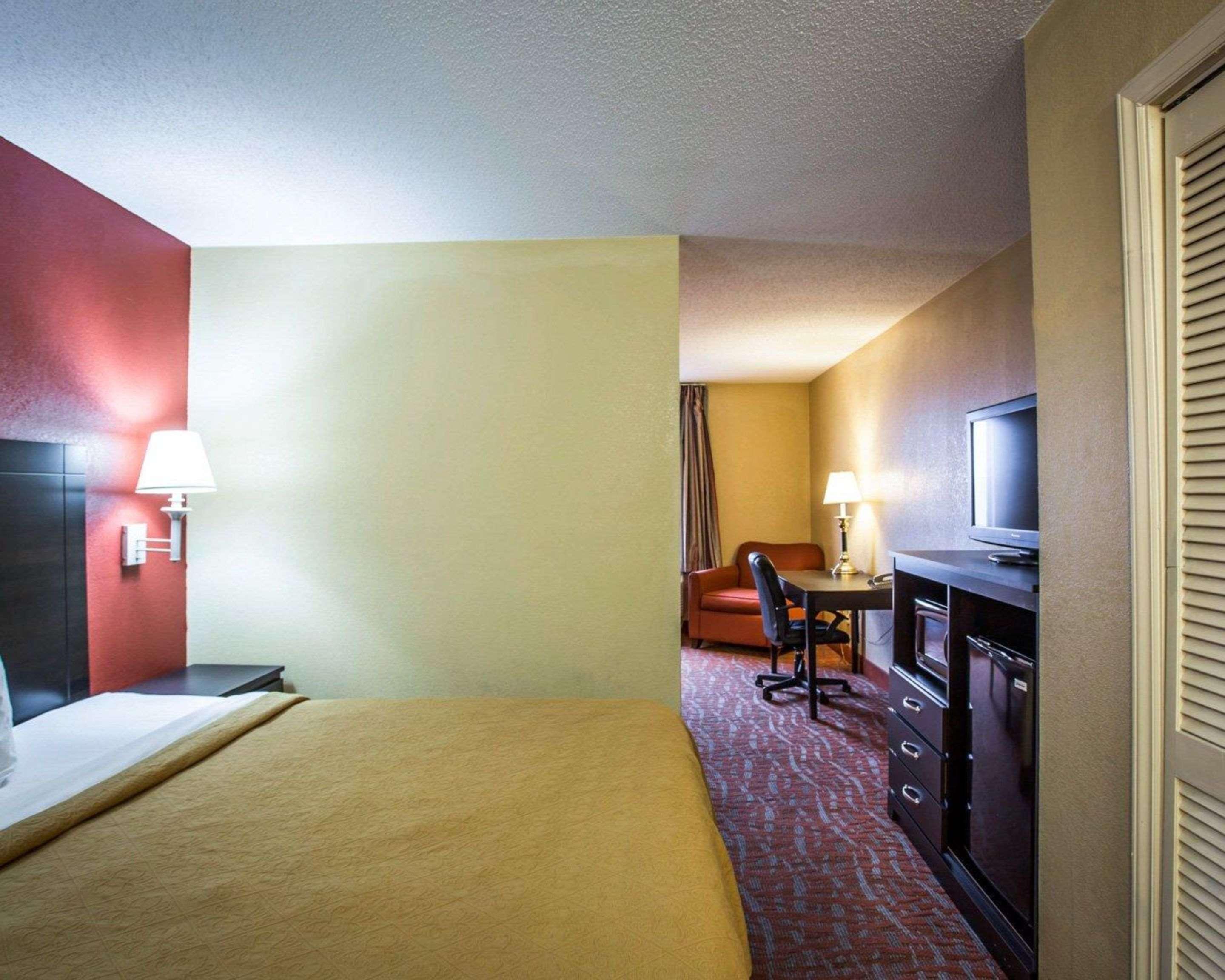 Quality Inn & Suites Monroe Εξωτερικό φωτογραφία
