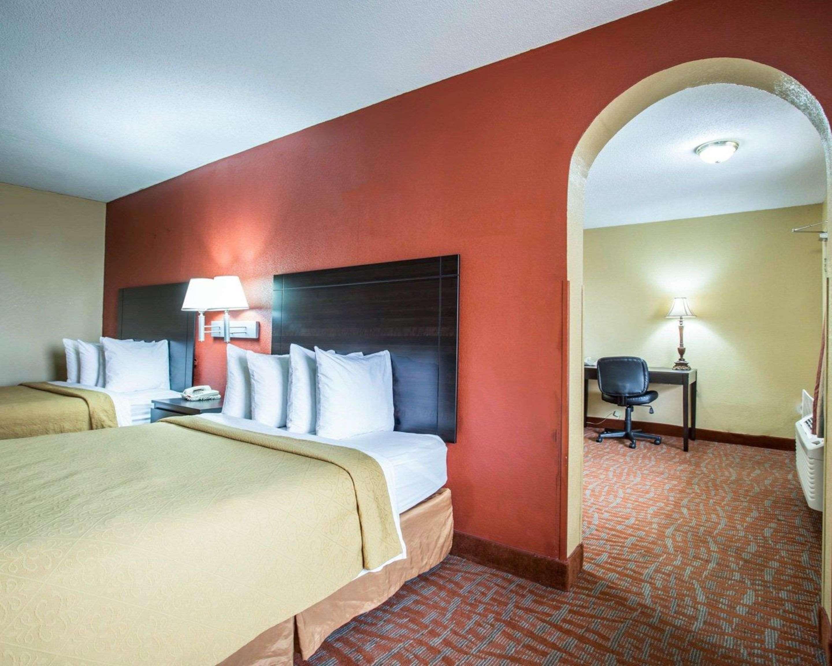 Quality Inn & Suites Monroe Εξωτερικό φωτογραφία