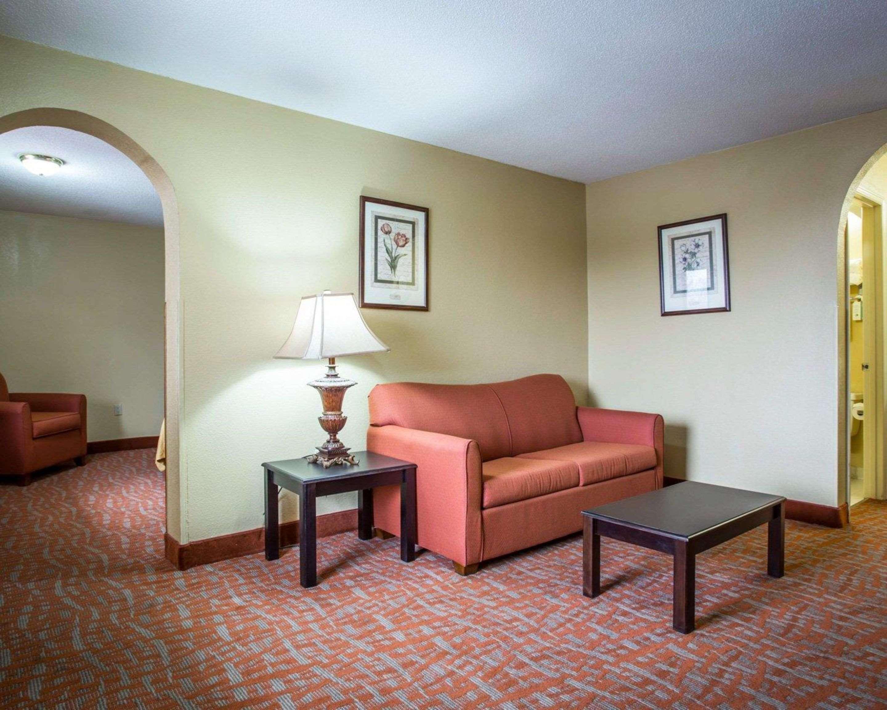 Quality Inn & Suites Monroe Εξωτερικό φωτογραφία