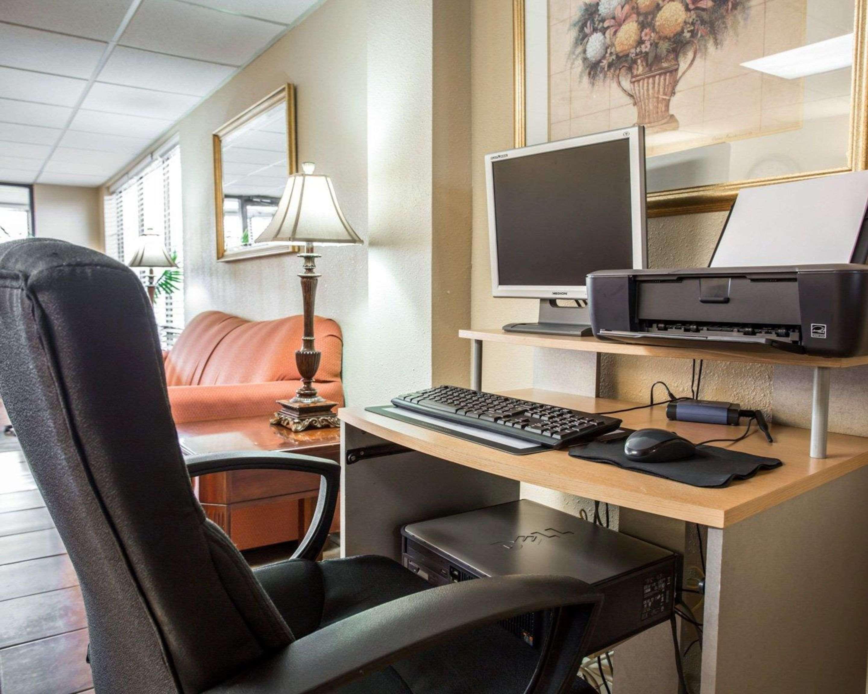 Quality Inn & Suites Monroe Εξωτερικό φωτογραφία