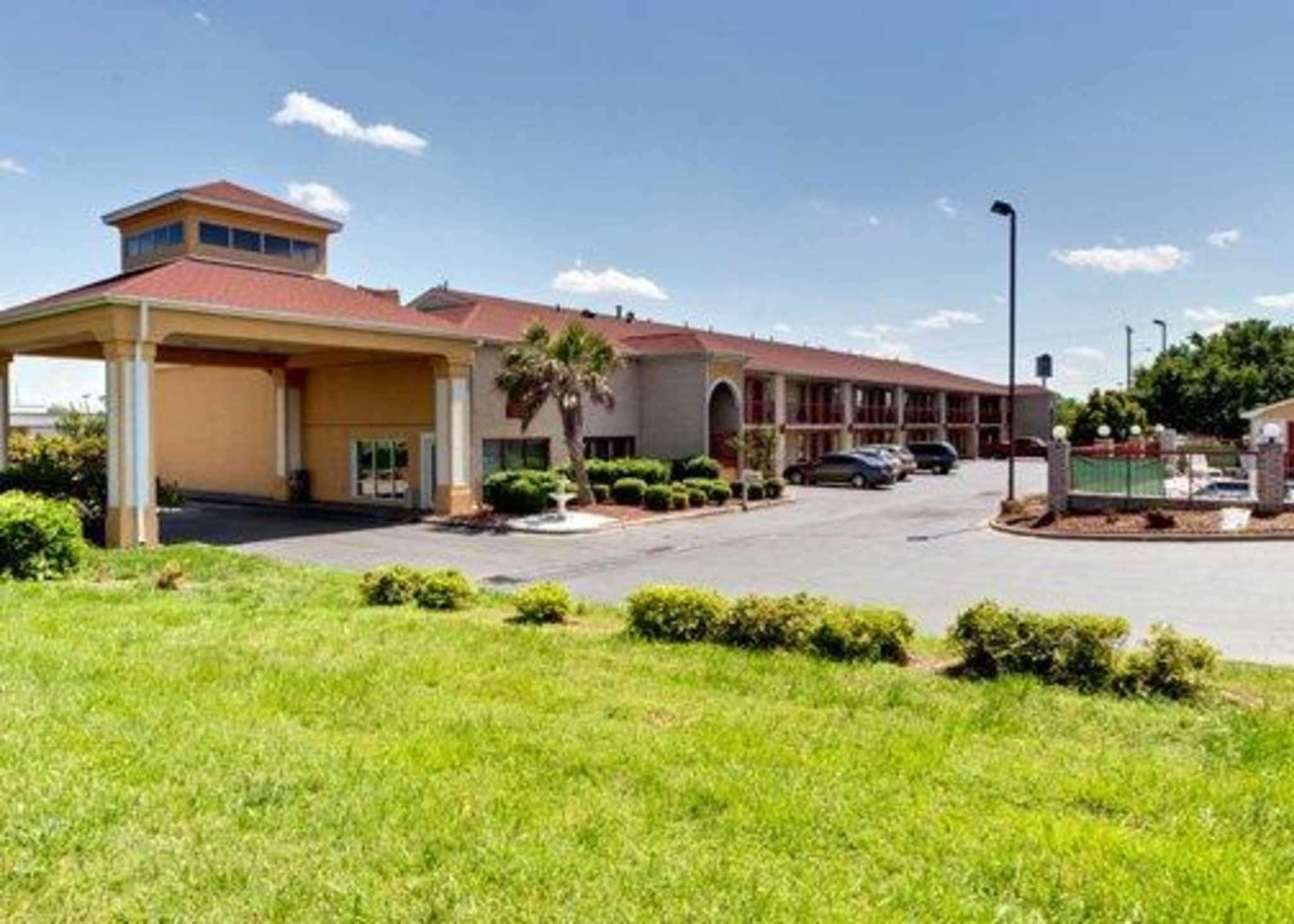 Quality Inn & Suites Monroe Εξωτερικό φωτογραφία
