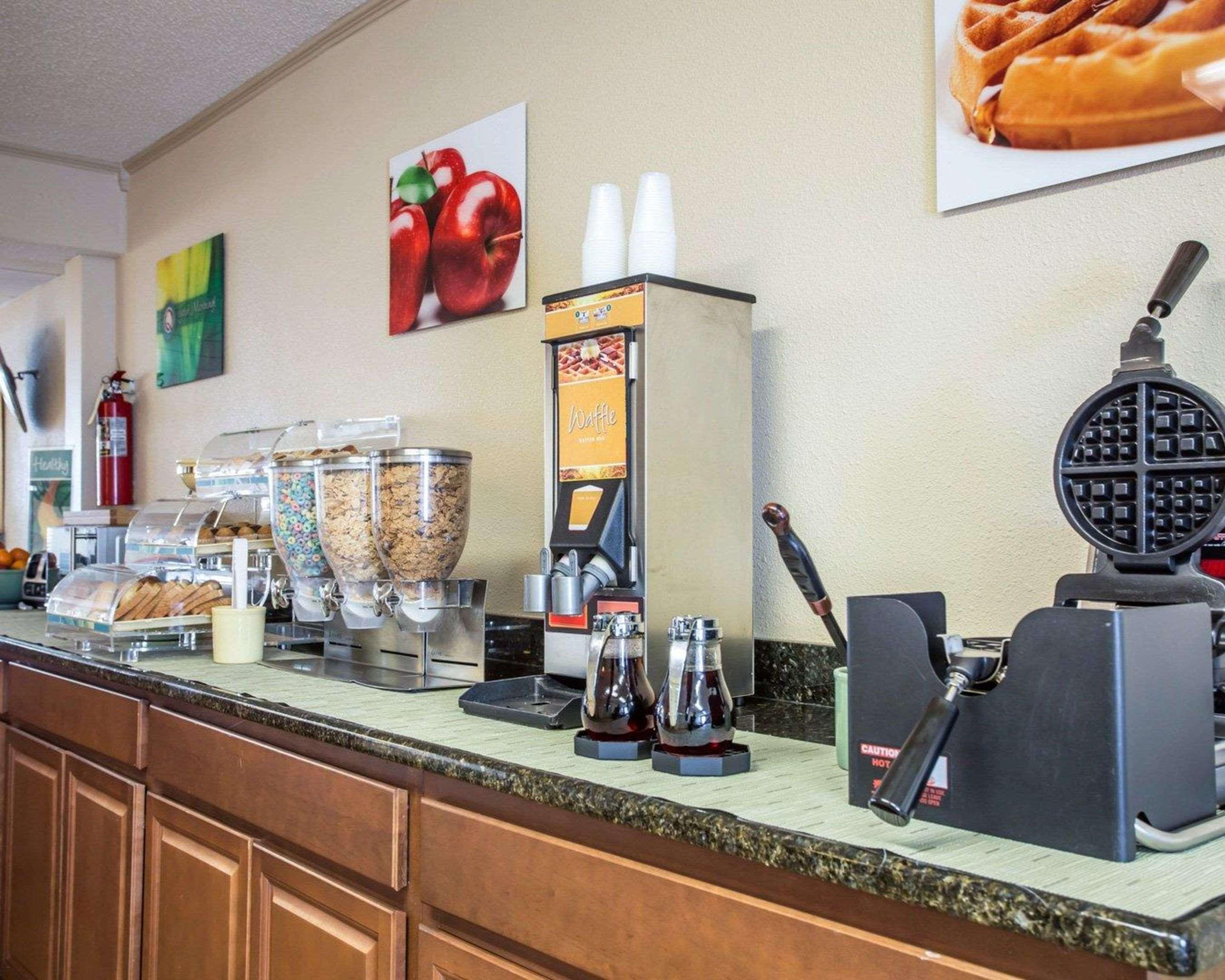 Quality Inn & Suites Monroe Εξωτερικό φωτογραφία